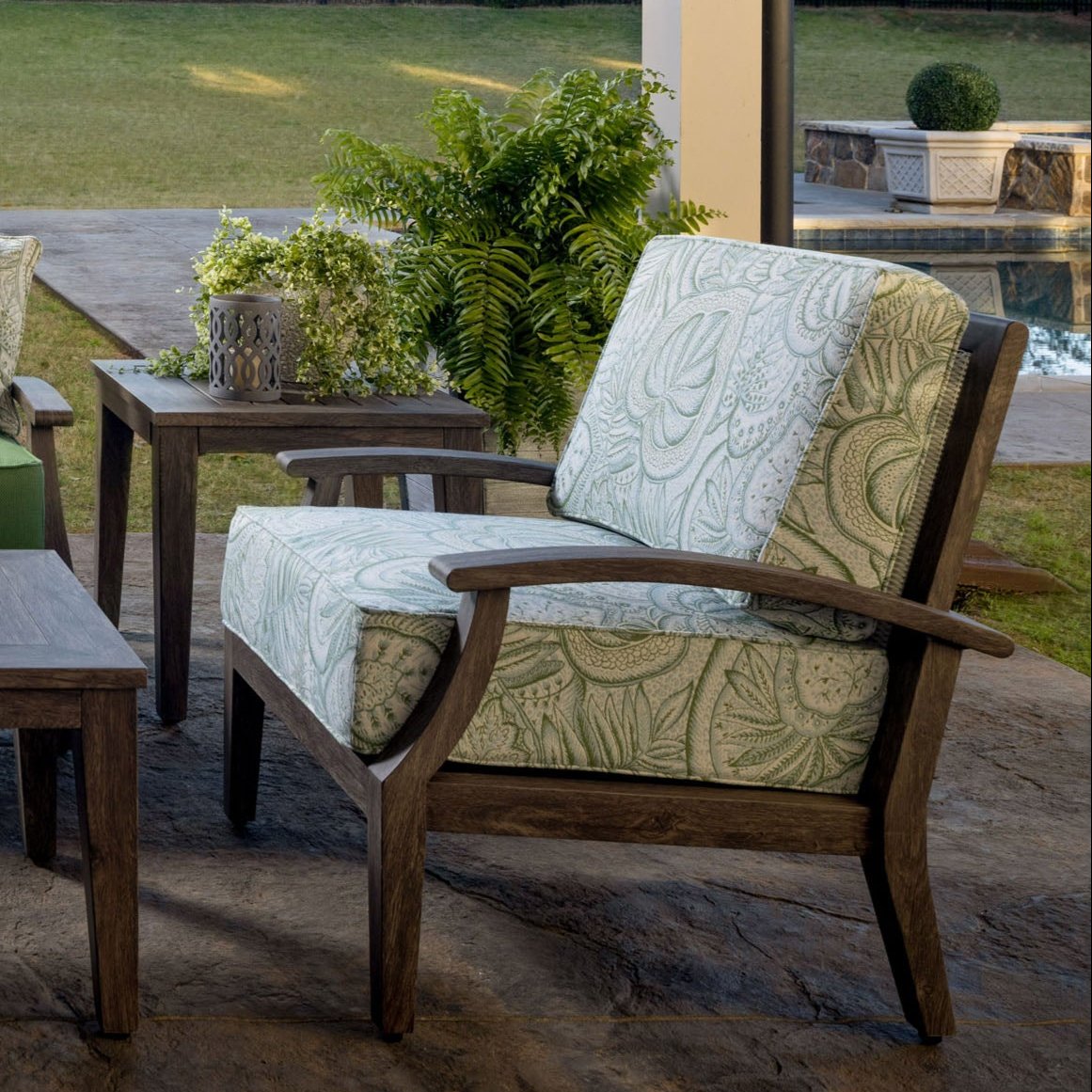 Lloyd Flanders Frontier Lounge Chair