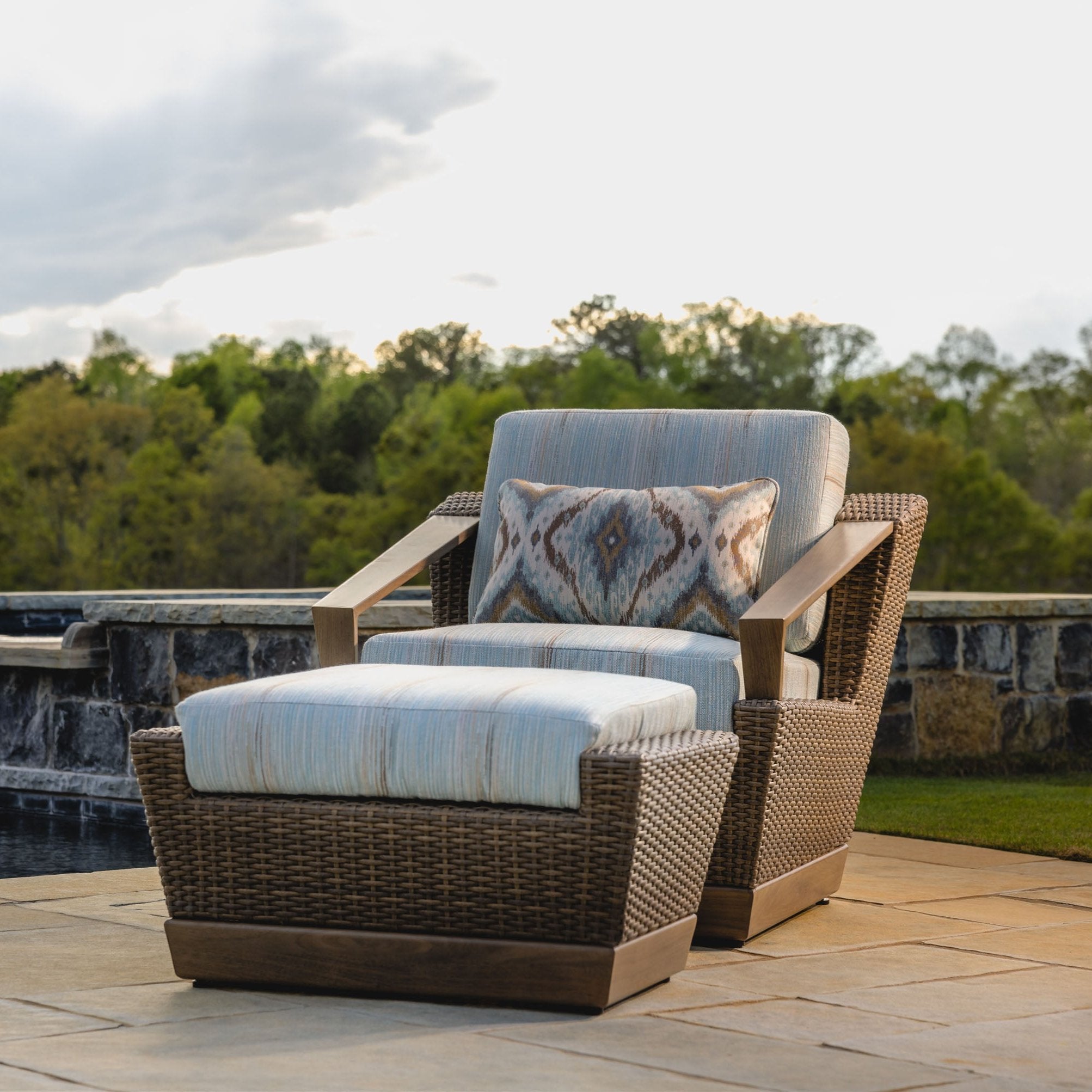 Lloyd Flanders Charisma Lounge Chair