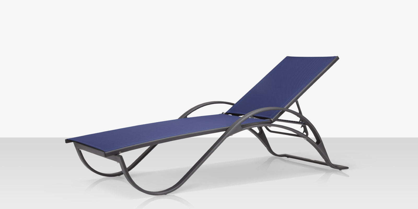 DecoScape Atlantic Sled Chaise With Arms
