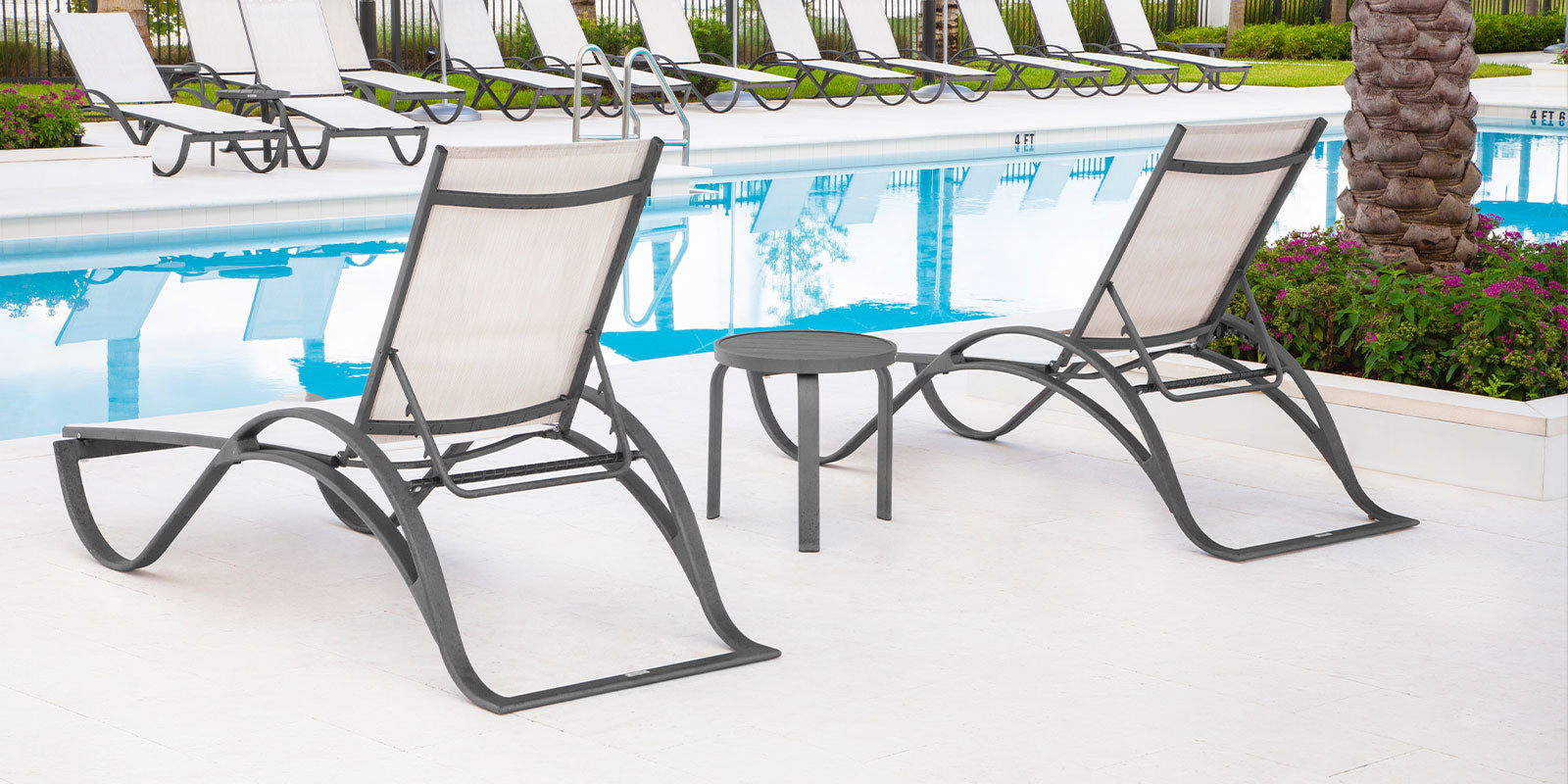 DecoScape Atlantic Sled Chaise With Arms