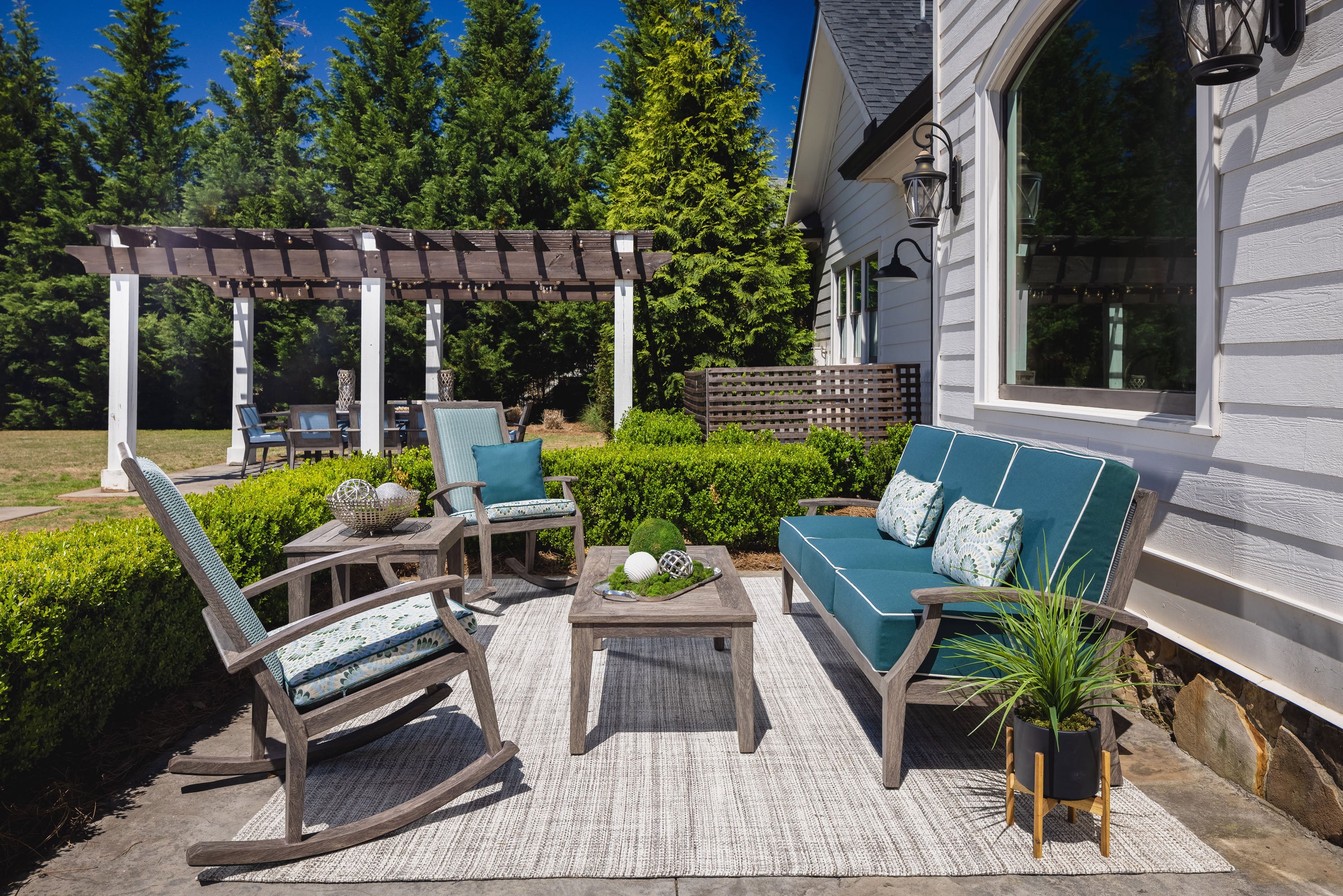 Lloyd Flanders Frontier 45" Cocktail Table