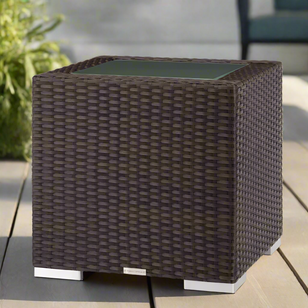 DecoScape Lucaya Square Resin Wicker End Table