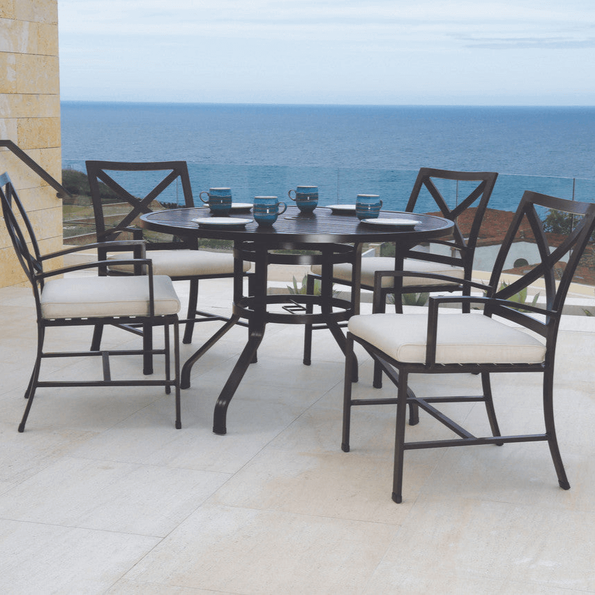 Sunset West La Jolla 48" Round Dining Table With Dining Chairs