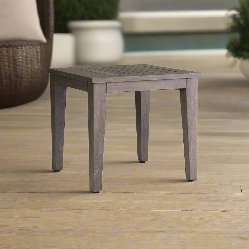 Lloyd Flanders Frontier 24" End Table