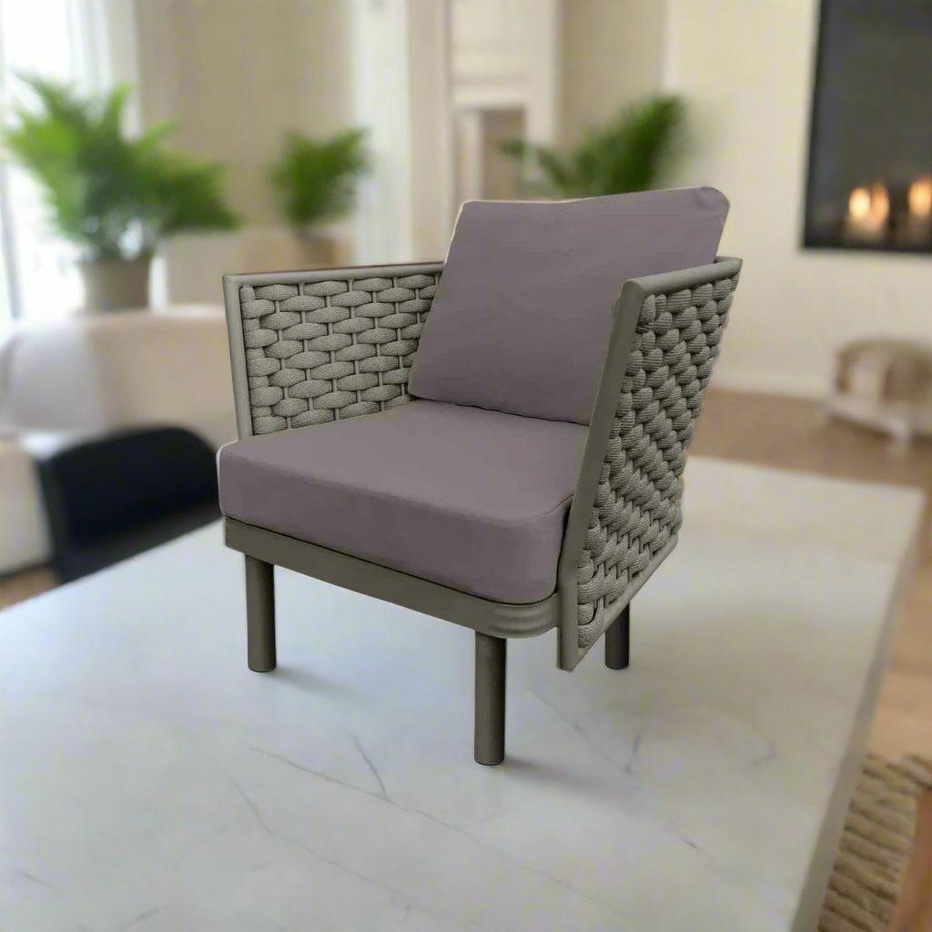 DecoScape Luxe Club Chair