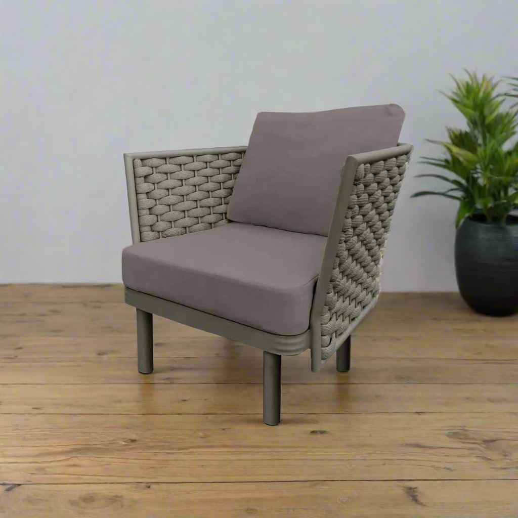 DecoScape Luxe Club Chair