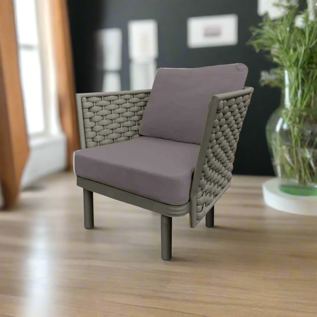 DecoScape Luxe Club Chair