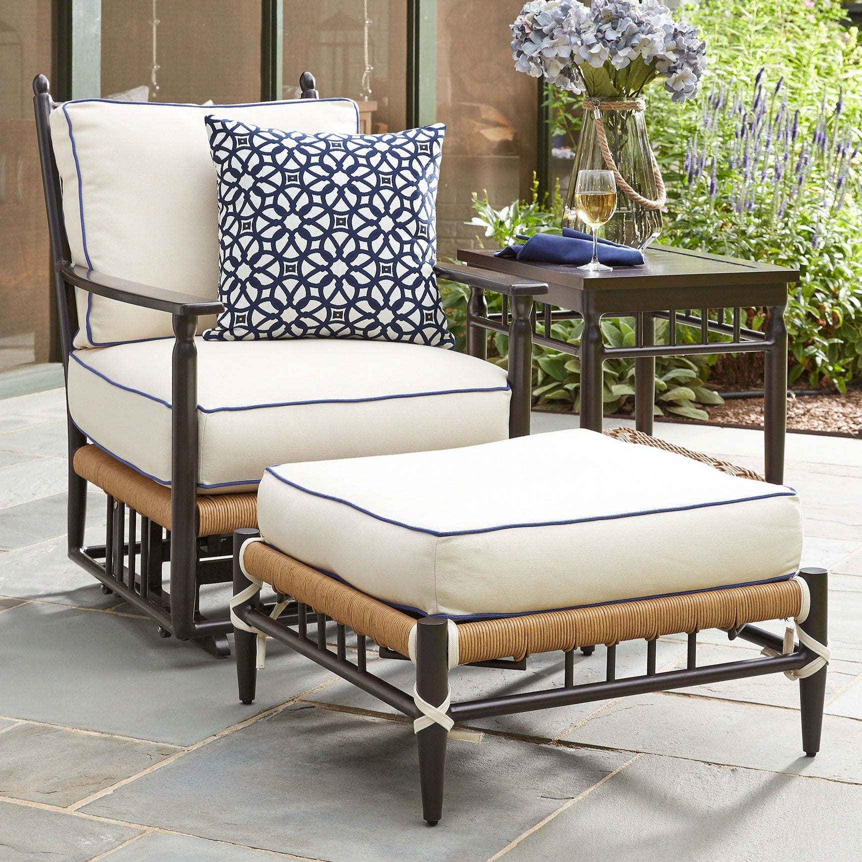 Lloyd Flanders Low Country Woven Vinyl Glider Lounge Chair