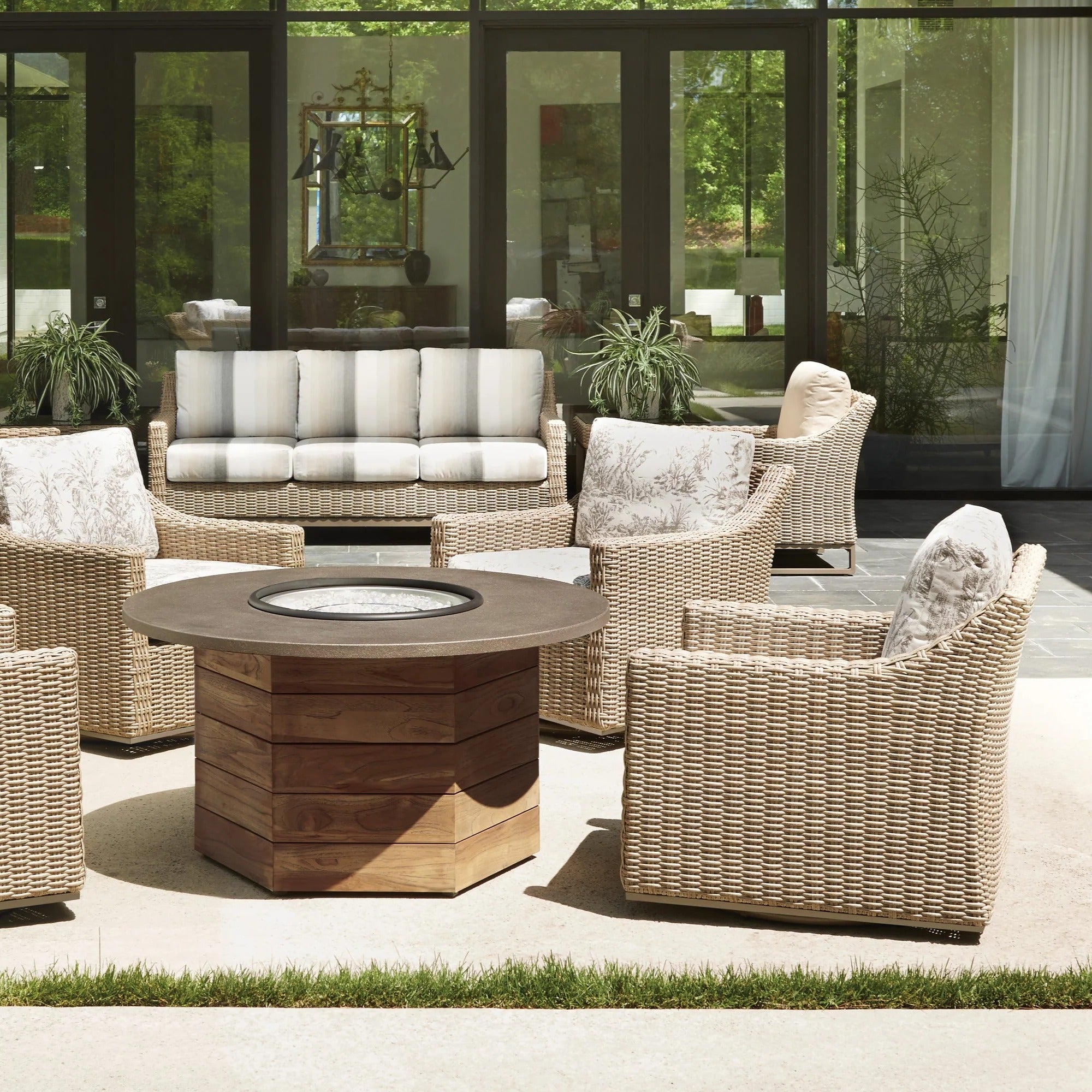 Lloyd Flanders Milan Woven Vinyl Swivel Glider Lounge Chair