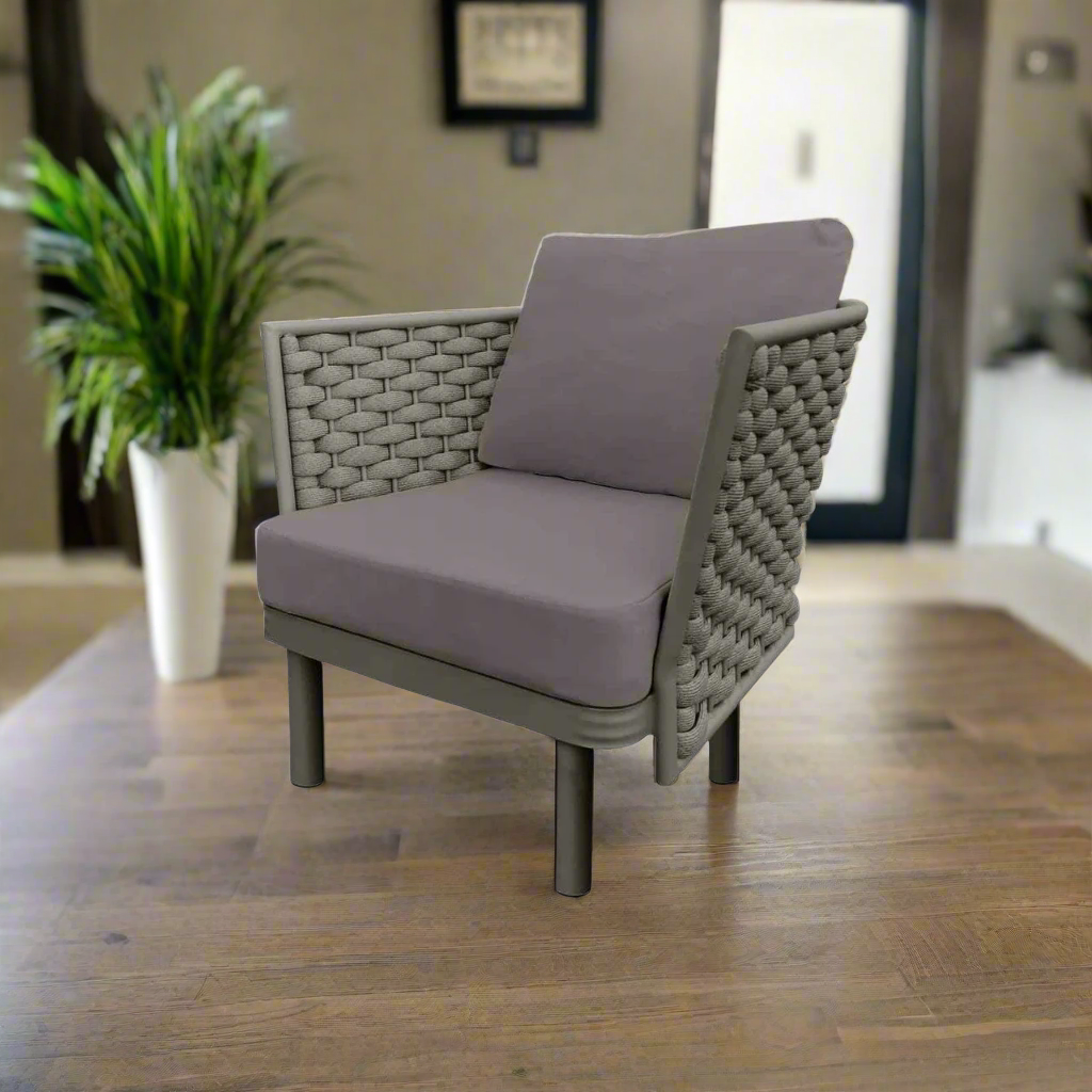 DecoScape Luxe Club Chair