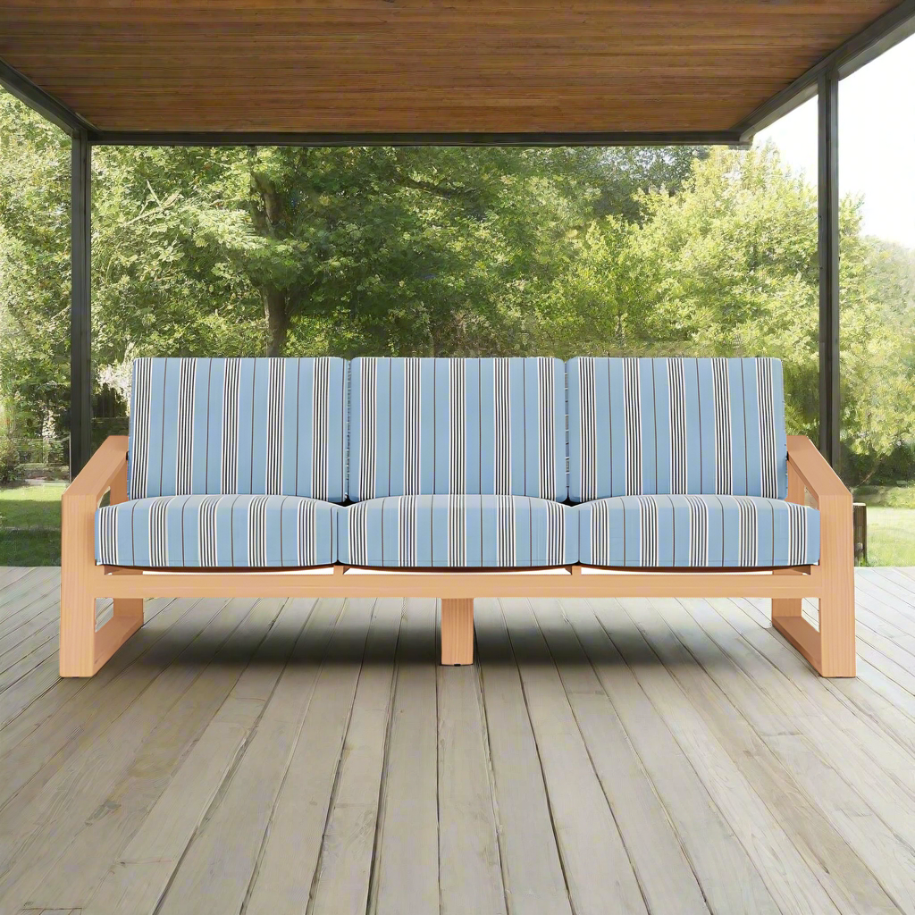 Lloyd Flanders Pursuit Sofa