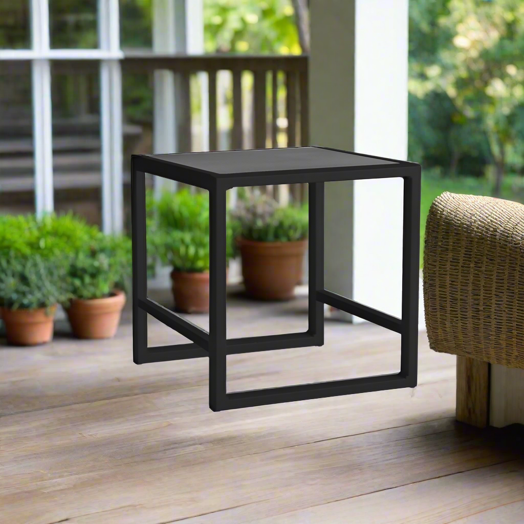 Lloyd Flanders Summit End Table