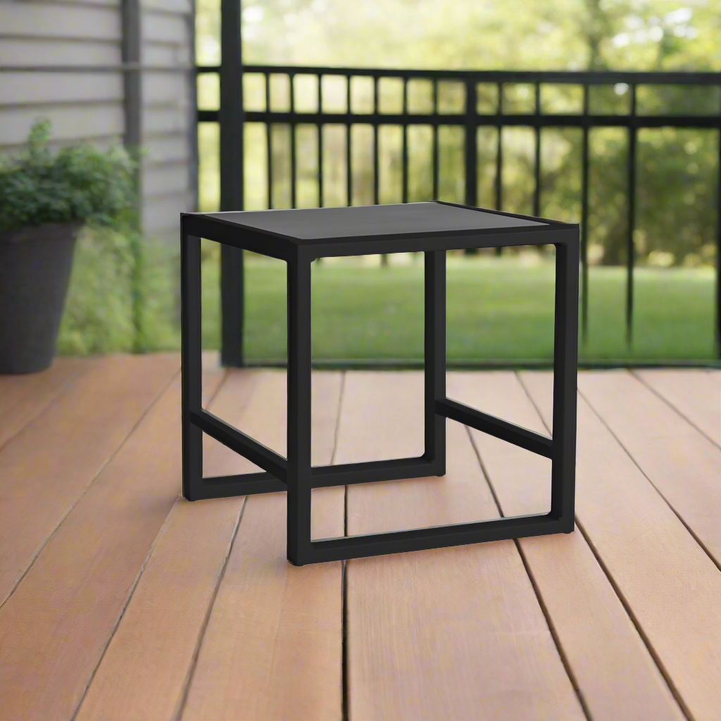 Lloyd Flanders Summit End Table
