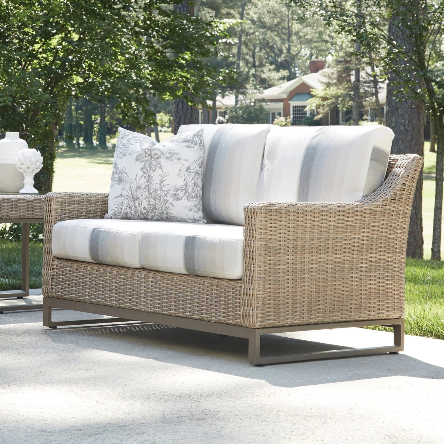 Lloyd Flanders Milan Woven Vinyl Loveseat